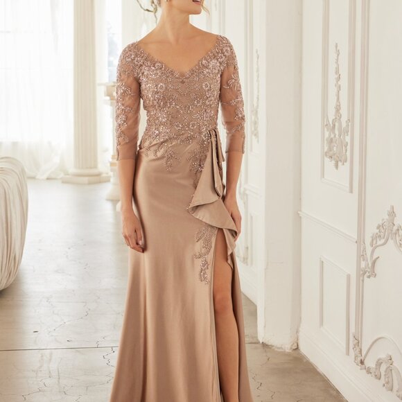 Formal dress.Mother of the bride evening party wedding guest silver fitted gown - Picture 1 of 8